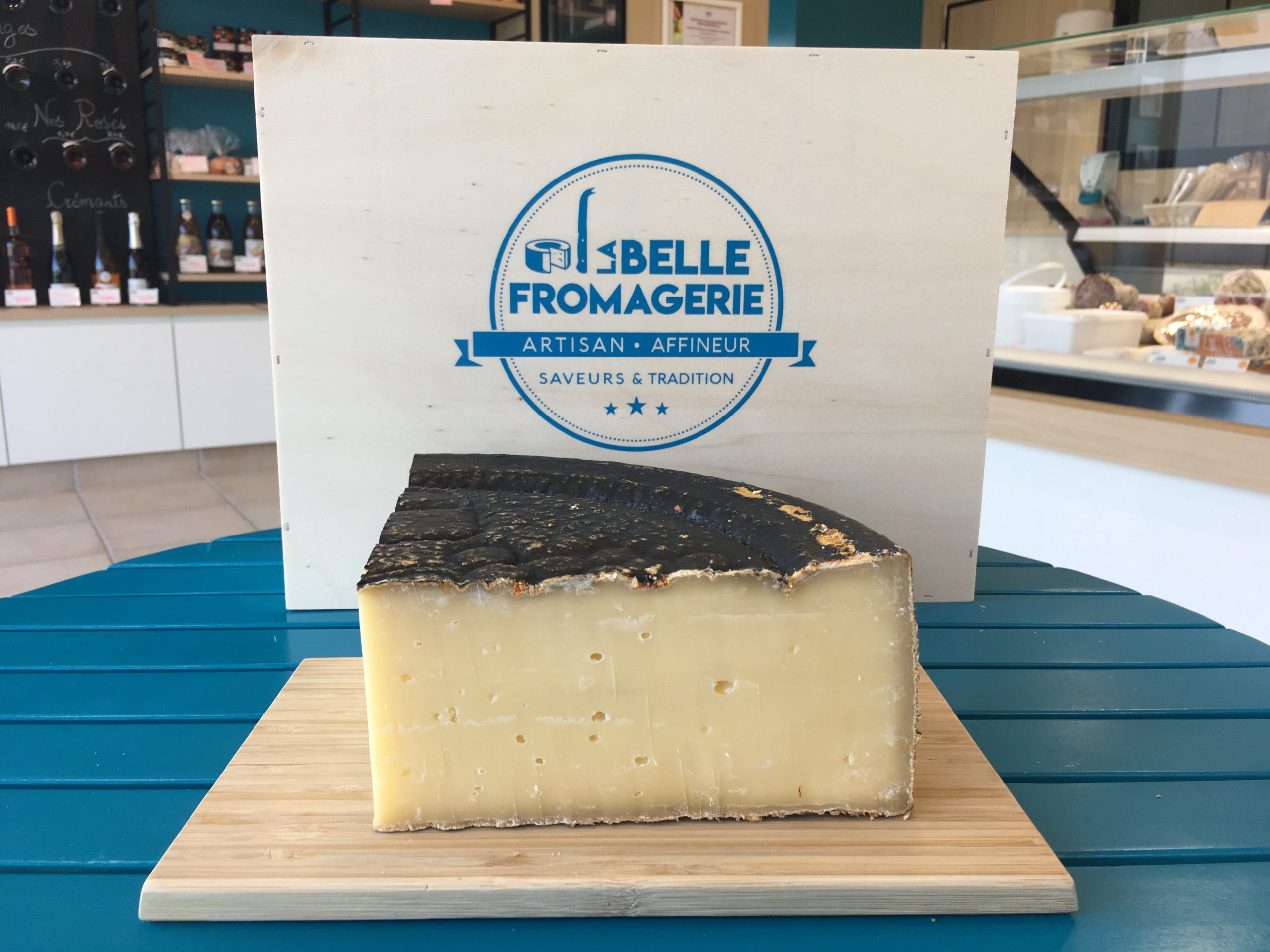 Vente en ligne de Tête de Moine réserve AOP , fromage suisse et sa girolle