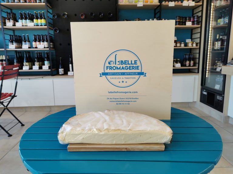 2) Fromage Vache Mont Dor Coupe
